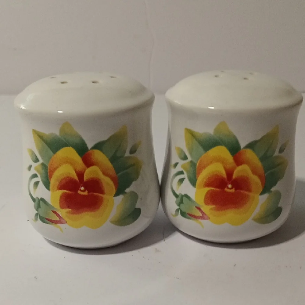 Corningware Corelle Summer Pansy Salt and Pepper Shakers